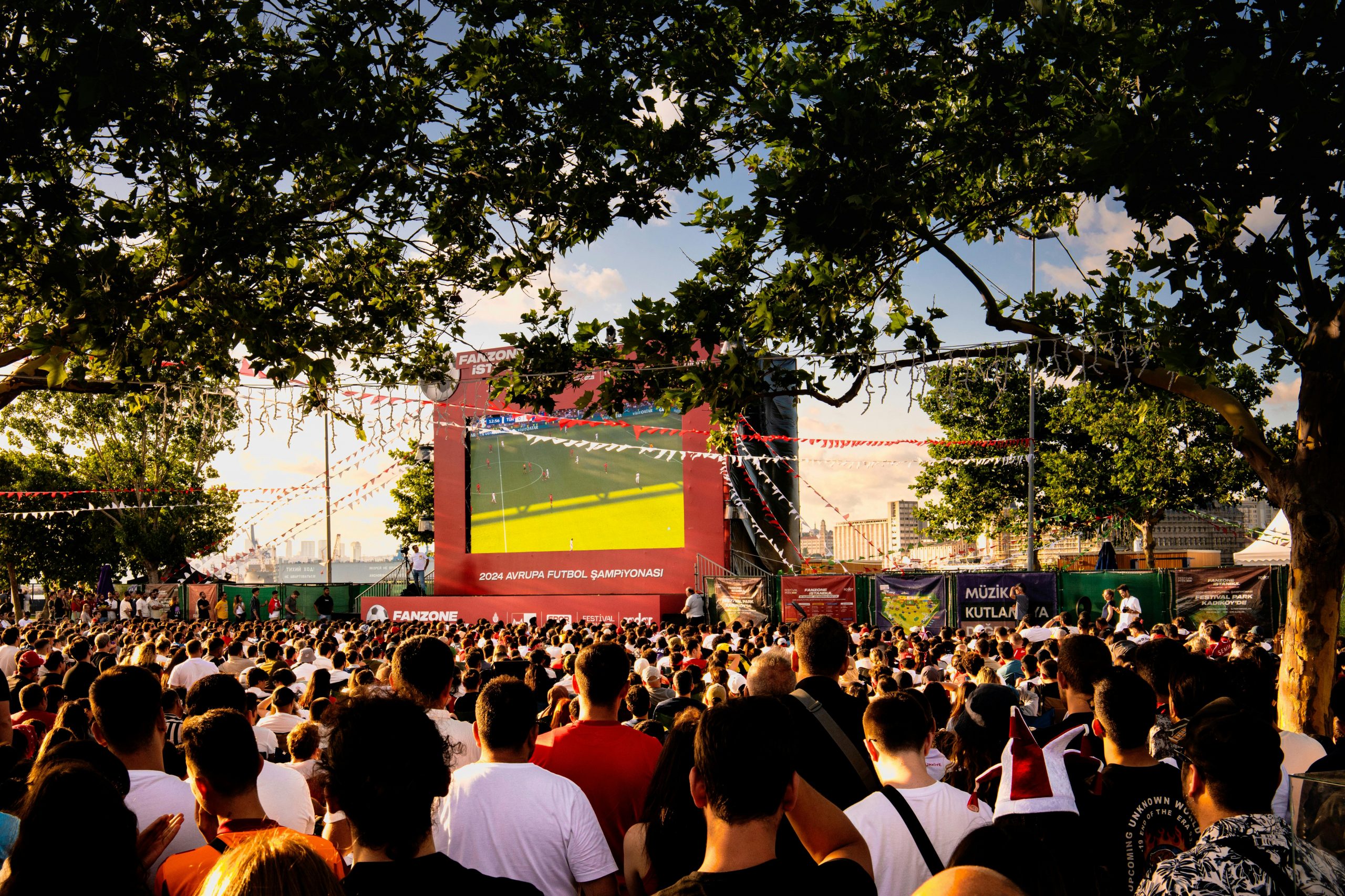 Outdoor World Cup Screenings London | Best Big Screens & Fan Zones
